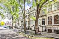 Bangunan Elegant Shepherds Bush Home by Kensington Olympia