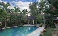 Hồ bơi 3 Rumah Hoo Guest House