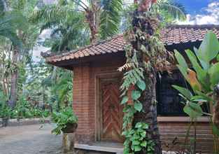 Bên ngoài 4 Rumah Hoo Guest House