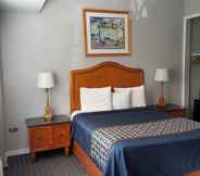 Bedroom 7 Lake Ridge Hotel