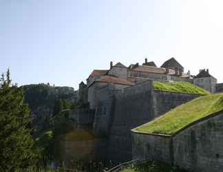 Luar Bangunan 2 Auberge du Château de Joux