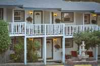 Exterior Holiday Lodge on Canyon Lake