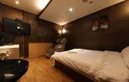 Bedroom 4 CoCo Hotel