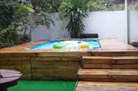 Swimming Pool Hostel Loco Coco Loco