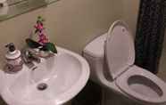 Toilet Kamar 5 1BR Condominium at Avida Towers Cebu IT Park