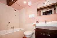 In-room Bathroom Doge Palace 6