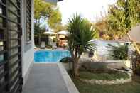 Swimming Pool Gens Mundi B&B