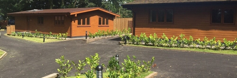 Exterior Shellow Lane Lodges