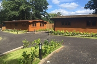 Exterior Shellow Lane Lodges