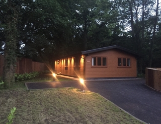 Exterior 2 Shellow Lane Lodges