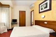 Kamar Tidur Hostal Tropical