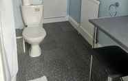 Toilet Kamar 4 Leedshouse
