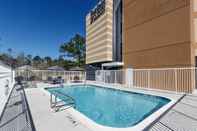 Swimming Pool Fairfield Inn & Suites by Marriott Crestview