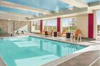 Swimming Pool Home2 Suites by Hilton Woodbridge Potomac Mills