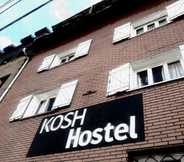 Bên ngoài 5 Hostel Kosh