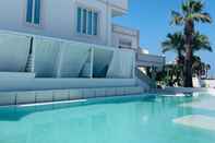 สระว่ายน้ำ Bianco Riccio Suite Hotel