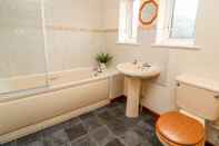 In-room Bathroom Red Kite Cottage