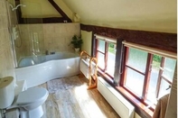 In-room Bathroom West End Barn