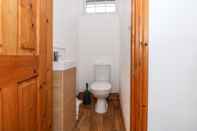 In-room Bathroom Grange Farm Cottage