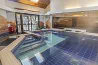 Swimming Pool Waterhead Apartment B