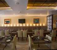 Restoran 6 Crossway Parklane Airport Hotel Chennai