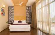 Bedroom 2 Crossway Parklane Airport Hotel Chennai