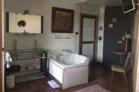 In-room Bathroom Otranto mon amour