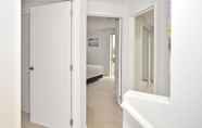 In-room Bathroom 5 Regents Villa A