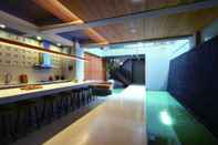 Bar, Cafe and Lounge Wood Whispering Residence