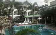 Swimming Pool 2 Seinpost Hotel