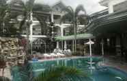 Kolam Renang 2 Seinpost Hotel