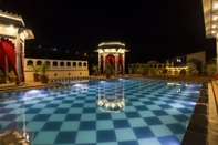 Kolam Renang Castle Narela Lake Resort