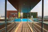 Swimming Pool Renaissance Bengaluru Race Course Hotel
