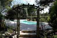 Swimming Pool Les Chambres d'Adeline B&B