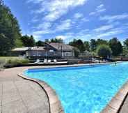 Swimming Pool 2 Camping du Lac de Saint-Pardoux