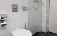 In-room Bathroom 5 Euro Rastpark Zum Eichenzeller