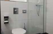 In-room Bathroom 7 Euro Rastpark Zum Eichenzeller