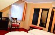 Kamar Tidur 7 Amadis Hotel