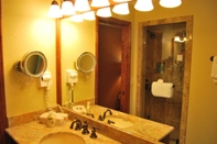In-room Bathroom White Pines 2-BD at Westgate - Mercury
