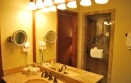 In-room Bathroom 5 White Pines 2-BD at Westgate - Liberty