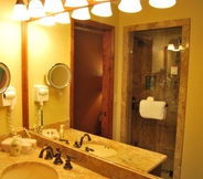 In-room Bathroom 5 White Pines 2-BD at Westgate - Liberty