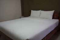 Bedroom Wetsawat Place Hotel