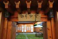 Luar Bangunan Hanok Hyeyum