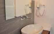 In-room Bathroom 2 Residence Orma