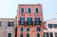 Bên ngoài 20 Windows on Venice