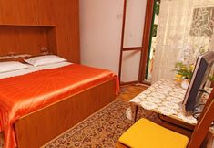 Bedroom 6 Vijola