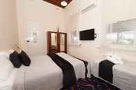 Bedroom Riverina Hotel
