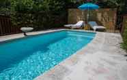 Swimming Pool 5 B&B Les Ecuries du Roi