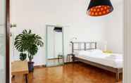 Kamar Tidur 6 Mondrian Apartment in Milan