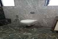 In-room Bathroom Hotel Sai Gangotri